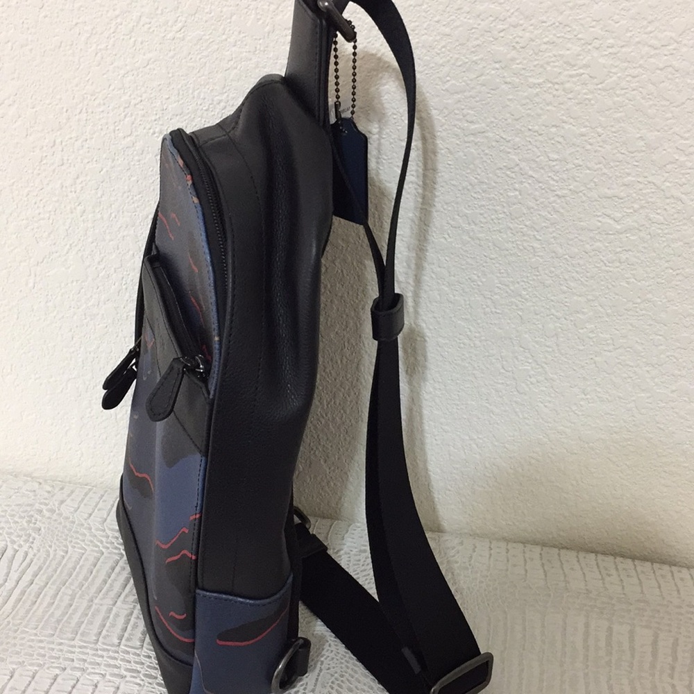 New Coach Men’s Charles pack shoulder bag - Picture 4 of 6